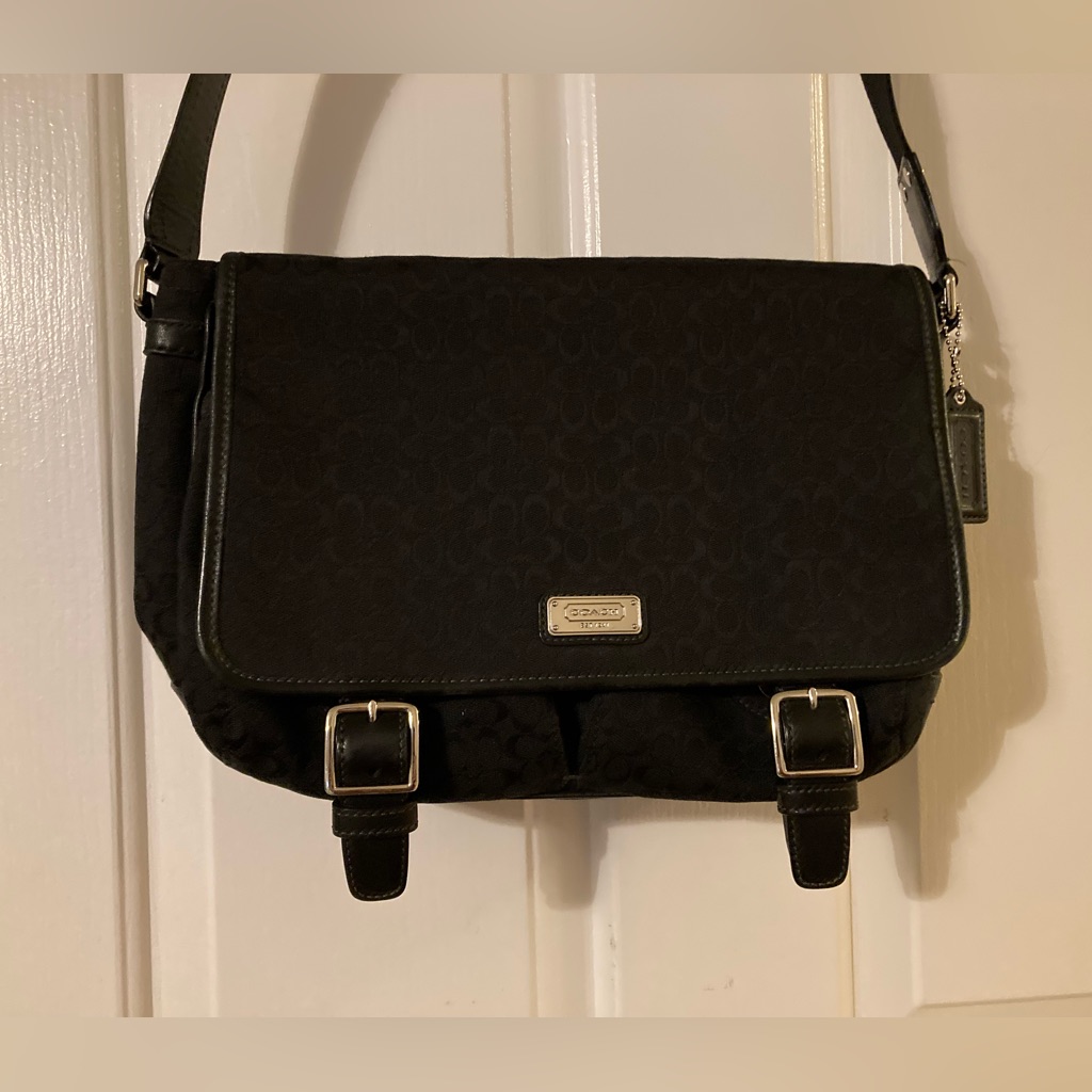 Coach Messenger Style Purse